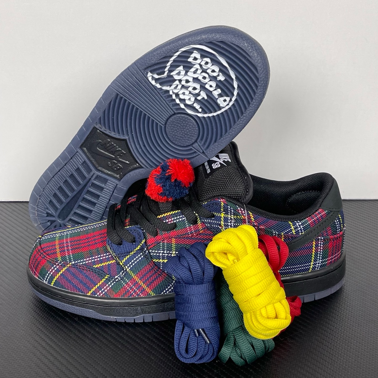 Nardwuar Nike SB Dunk Low II1493-600